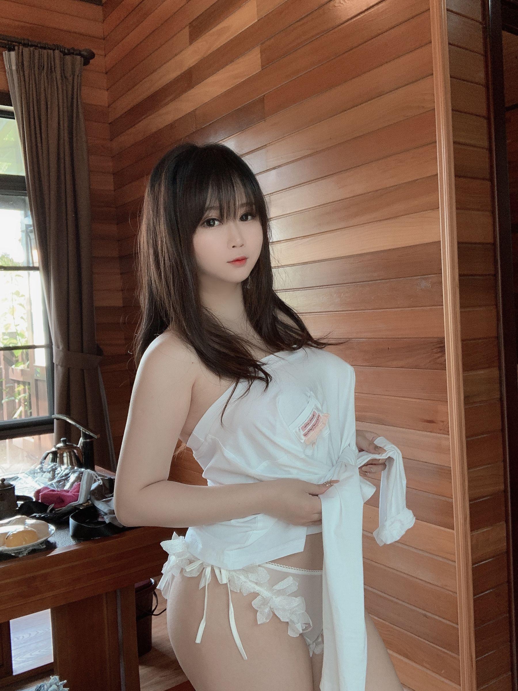 [Cosplay] 蜜桃少女是依酱呀 – 夏日(33)