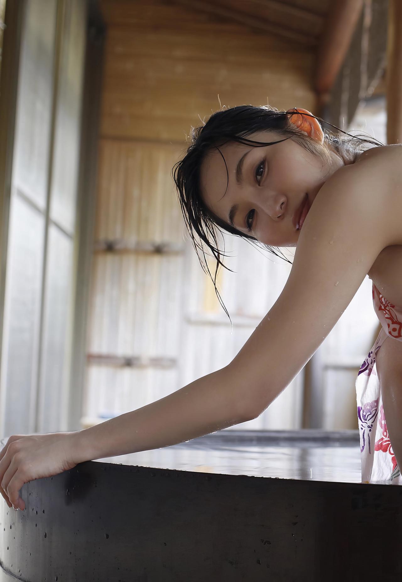 Misumi Shiochi 塩地美澄, 週刊現代デジタル写真集 「日本一ＳＥＸＹな美女アナと温泉旅」 Set.02(28)