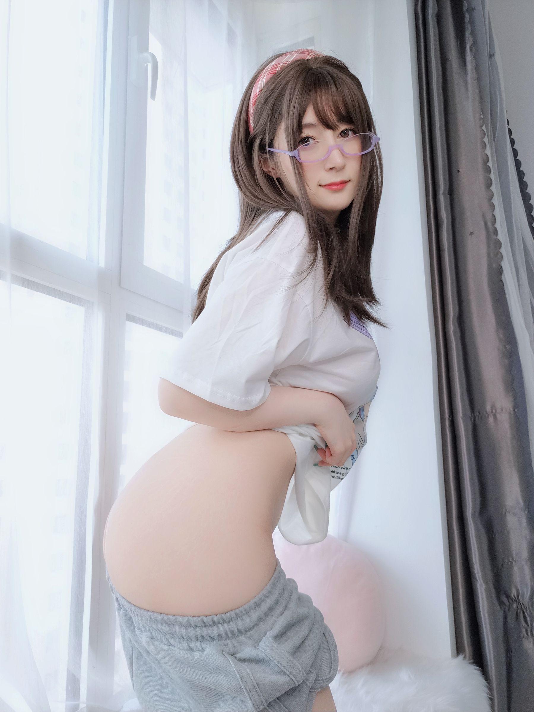 [网红写真] Coser小姐姐白银 – 宅家女友 套图(22)