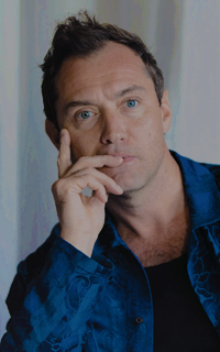 Jude Law - Page 3 8iTVHk1M_o