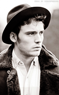 Sam Claflin 1lKrxHkh_o