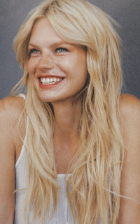 Nadine Leopold ER5PGyPJ_o