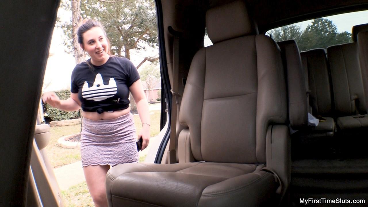 Chubby amateur brunette Mermaid gets spit roasted in the back of a car(7)