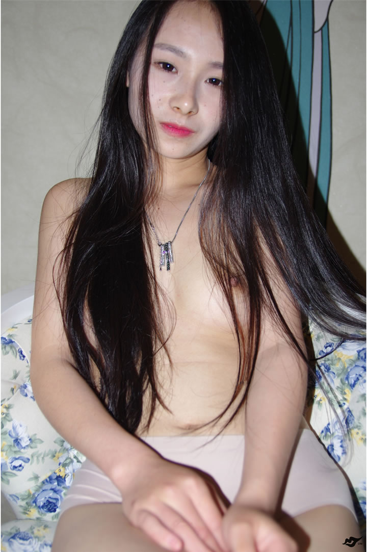 Long -haired little beauty Ruoqian hotel private shot without holy light collection 2