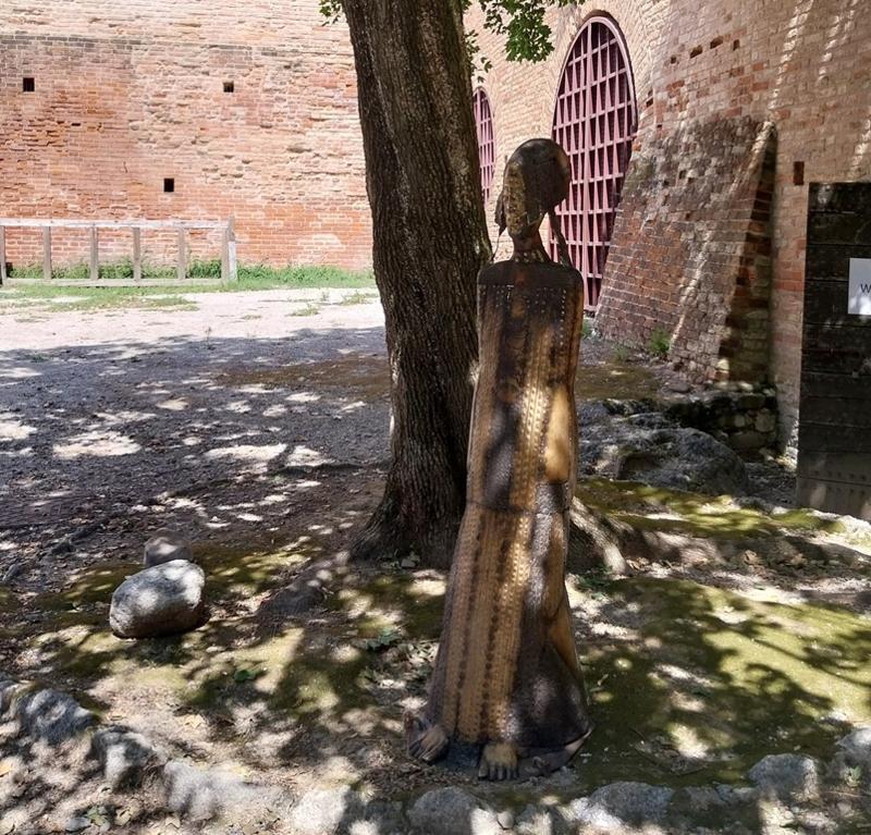 A Brisighella (Ra) domenica 10 agosto apre la mostra diffusa “Connessioni”: le sculture di Luciano Navacchia “parlano” con le bellezze del territorio