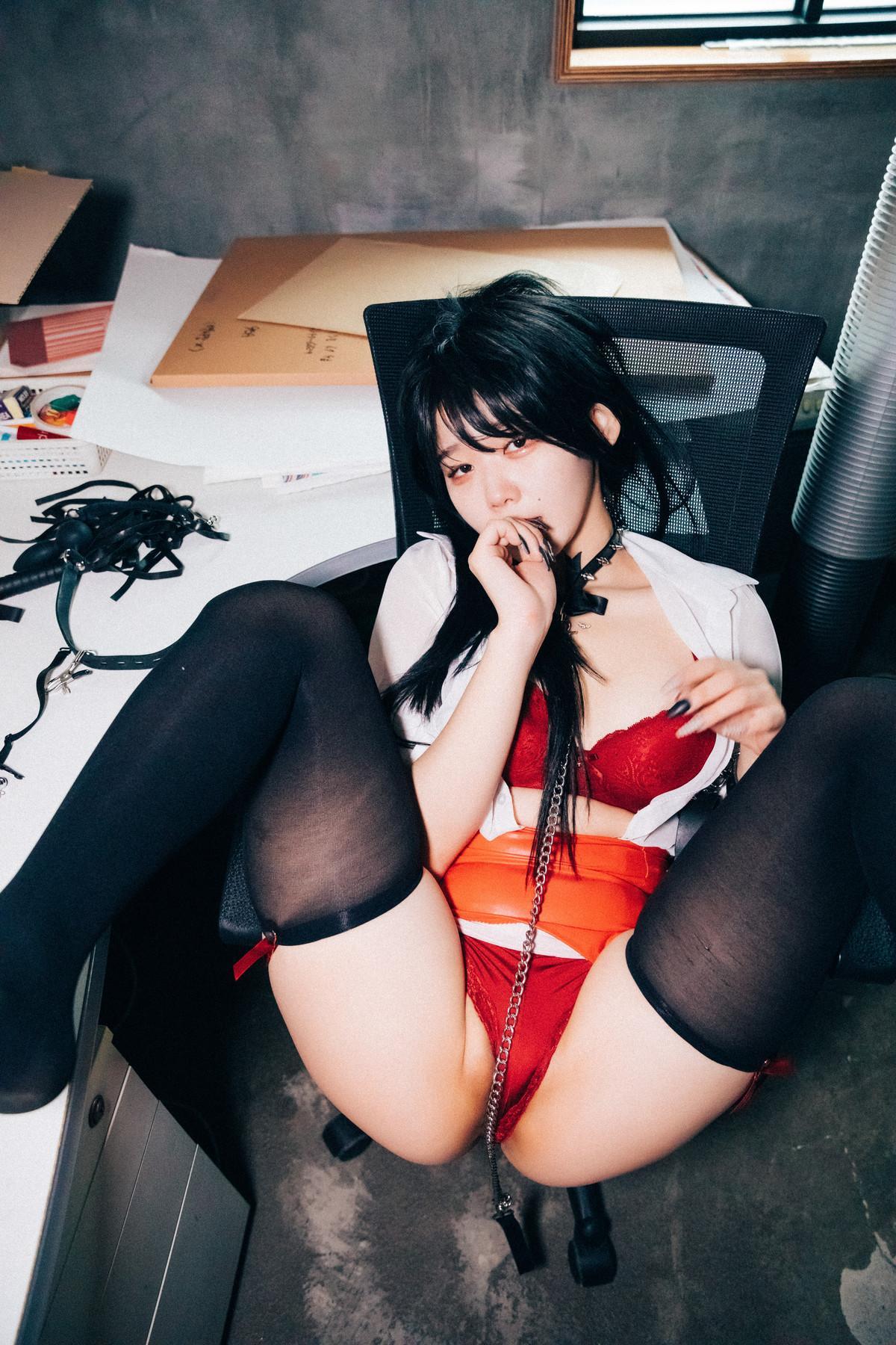 ZIA.Kwon 권지아, Loozy ‘Office Slave’ Set.01(38)