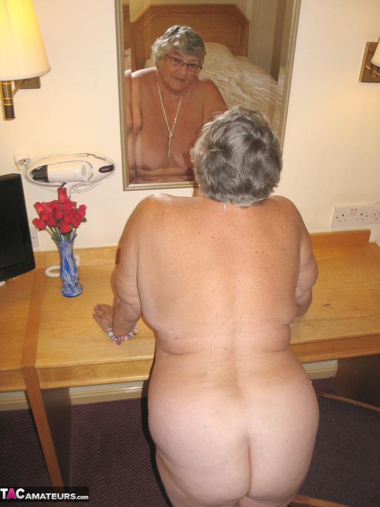 Fat British nan Grandma Libby completely disrobes while in a hotel room(14)