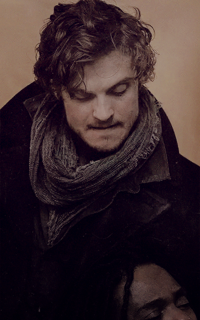 Daniel Sharman QFuag4nm_o