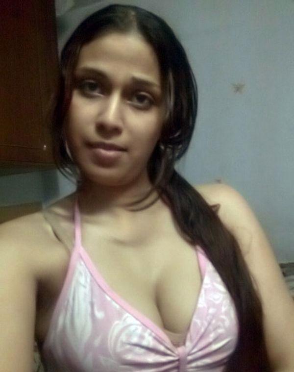 Sexy Indian female models in her lingerie during non nude action(1)