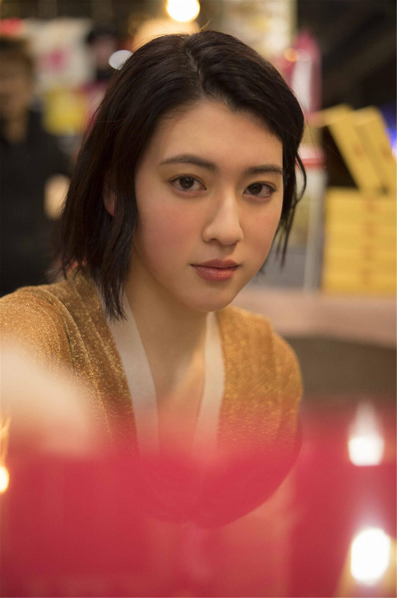 Ayaka Miyoshi 三吉彩花, デジタル写真集 「空をこえて」 Set.02(7)