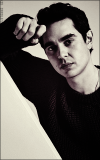 Max Minghella FrdmBdlH_o