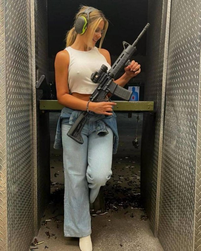 WOMEN WITH WEAPONS...8 W6SCzfEa_o