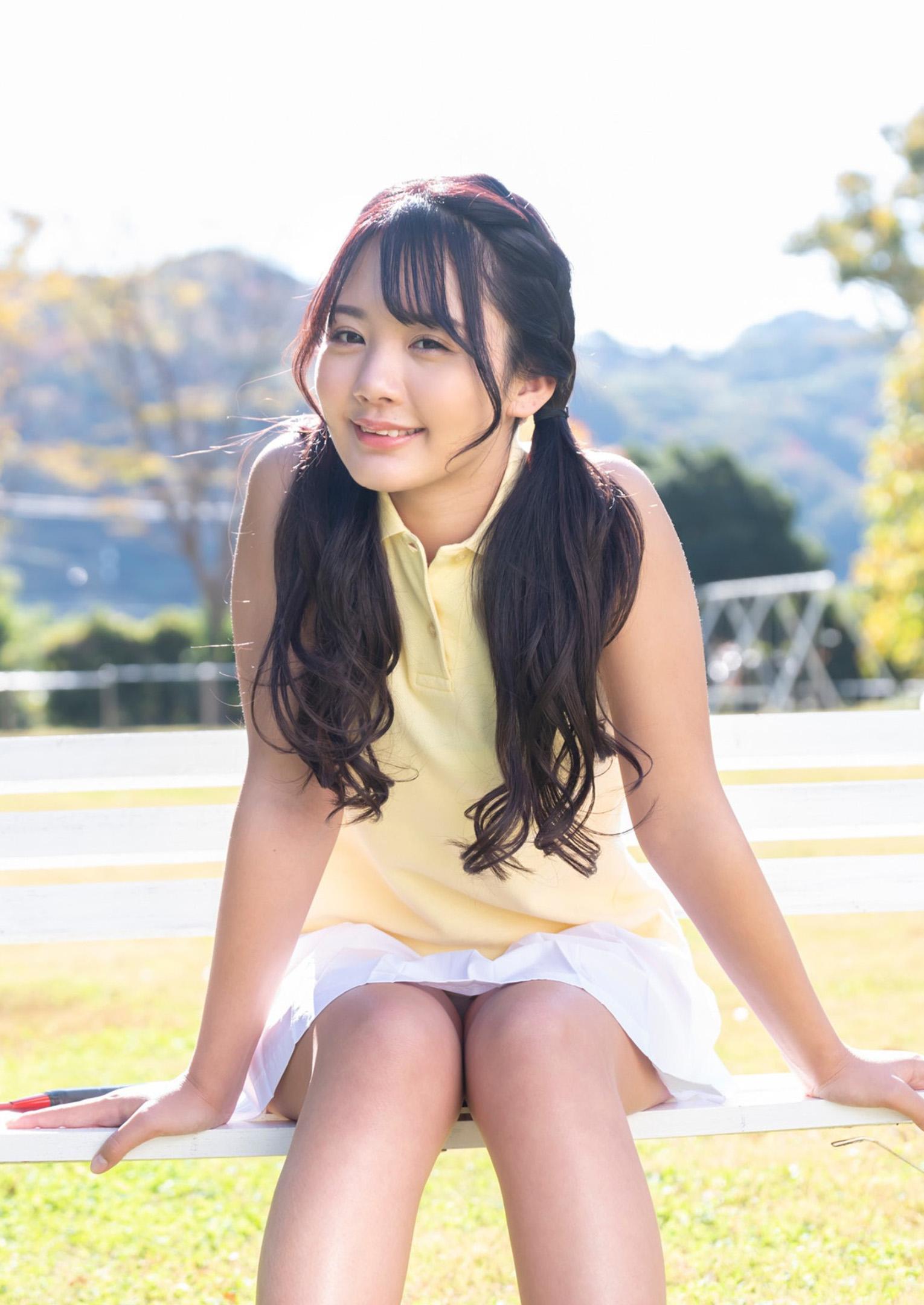 Himeka Yamamoto 山本姫香, Young Jump 2023 No.18 (ヤングジャンプ 2023年18号)(2)