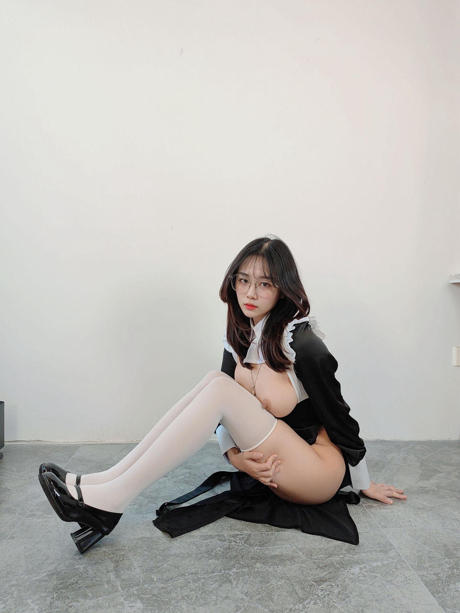国模套图 Ceason Photography《修女服》(34)