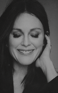 Julianne Moore IidswHmA_o