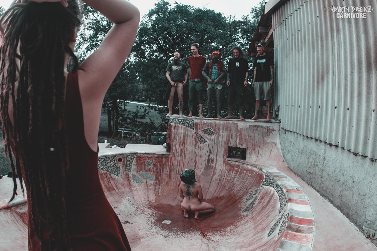 Alternative individuals have sex at a skate park while being pissed on(5)