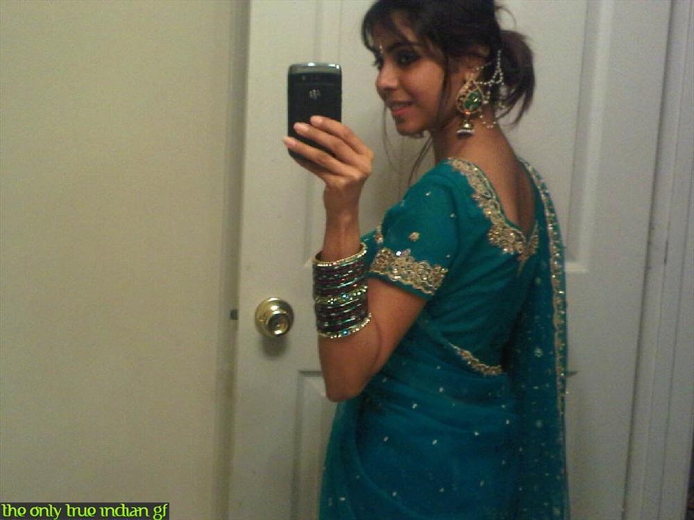 Indian female tales no nude self shots in the bathroom mirror(5)