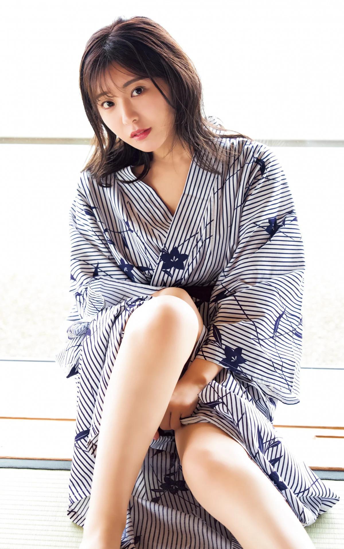 Yumeno Shirato 白戸ゆめの, Young Jump 2025 No.32 (ヤングジャンプ 2025年32号)(14)