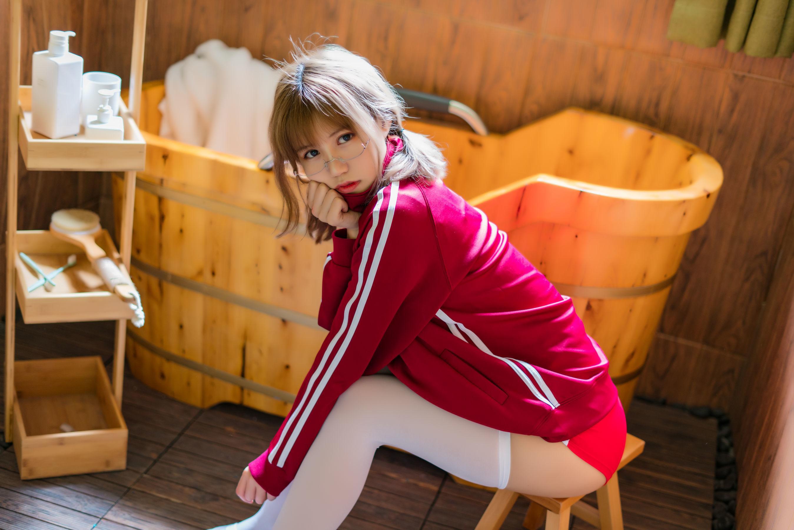 [网红COSER] 小仓千代w – 红色体操服 写真集(48)