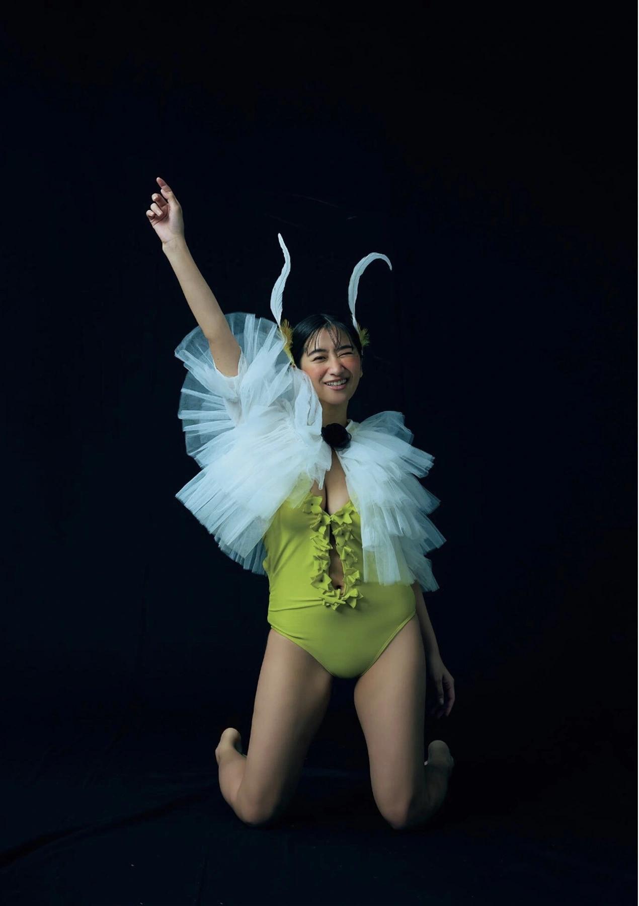 Ina Enohara 榎原依那, B.L.T. 写真集 Monster Round 4(14)