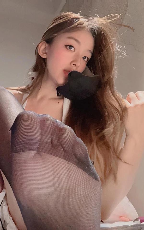 推特美女甜甜圈妩媚+网络私拍无圣光图集(28)