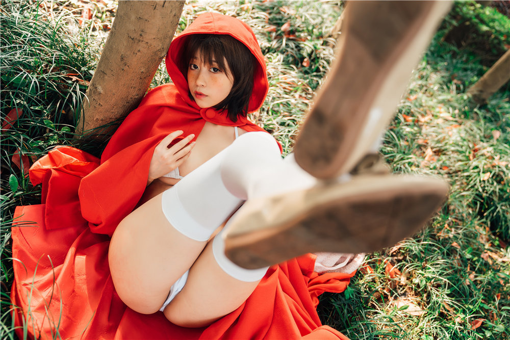 奈汐酱Nice 自撮り - Red Riding Hood