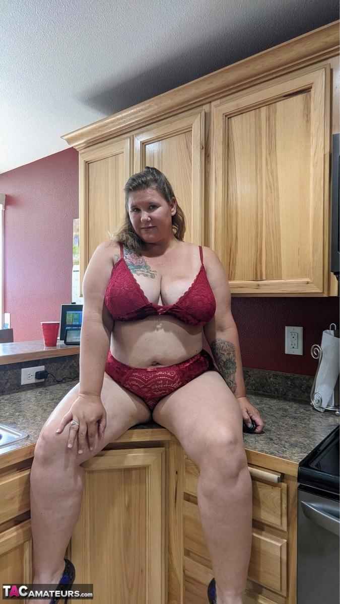 Amateur woman Busty Kris Ann shows her big tits and butt in her kitchen(4)