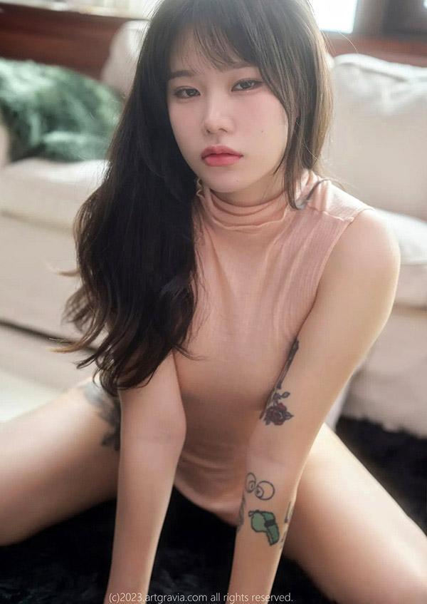 温婉美女Sira粉色透视衣酥胸姿势诱人(10)