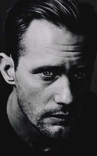 Alexander Skarsgard  ZsJO80Gp_o