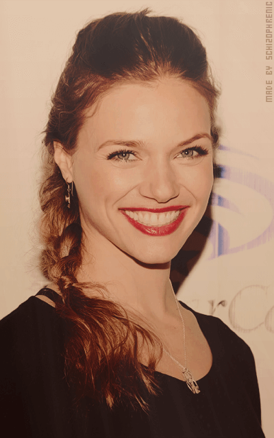 Tracy Spiridakos UBbLjRy0_o