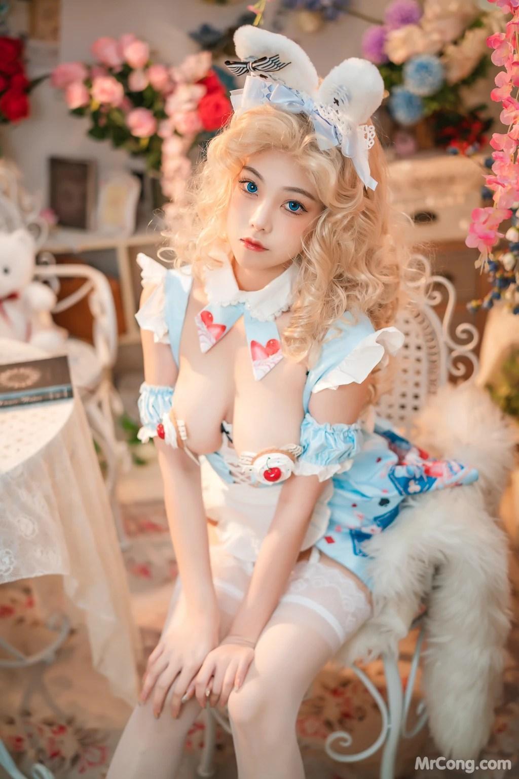 Coser@蜜汁猫裘 Vol.103: 爱丽丝梦游仙境兔子先生 (50 photos )
