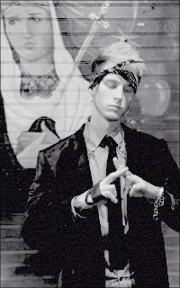 Colson Baker (Machine Gun Kelly) DMMgOq1l_o