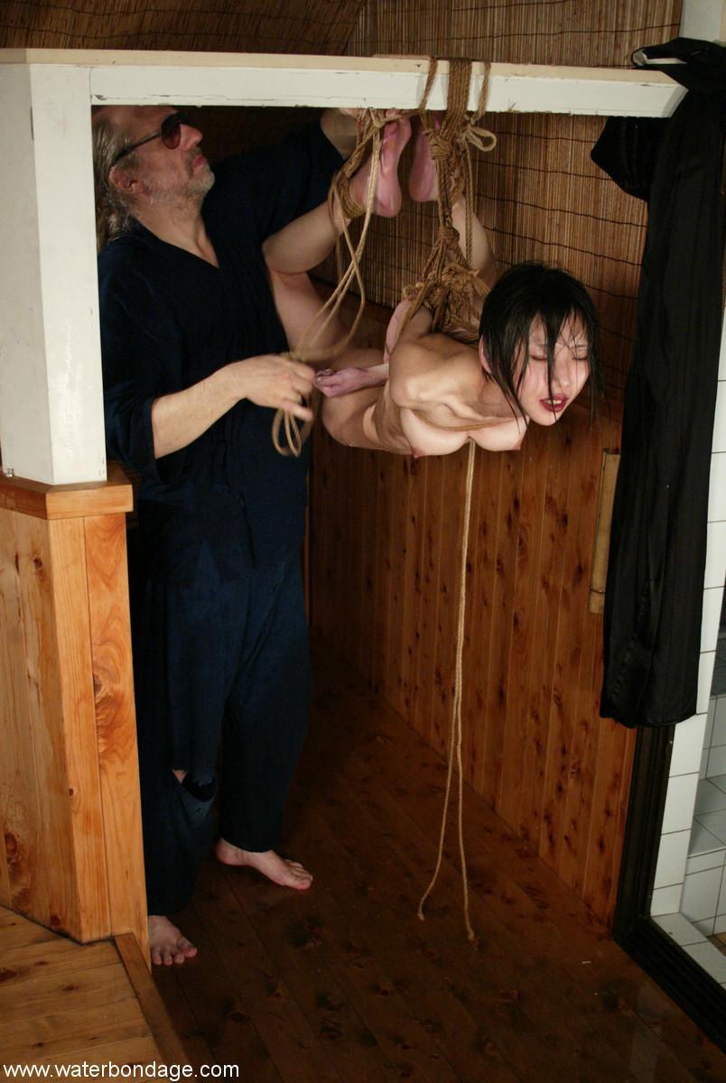 Bound Japanese slave girl Ageha Asagi endures a brutal water play session(11)