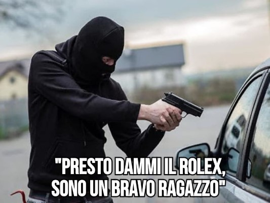 Quando un rapinatore con la pistola finta incontra un poliziotto con la pistola vera... BbBZlQEC_o