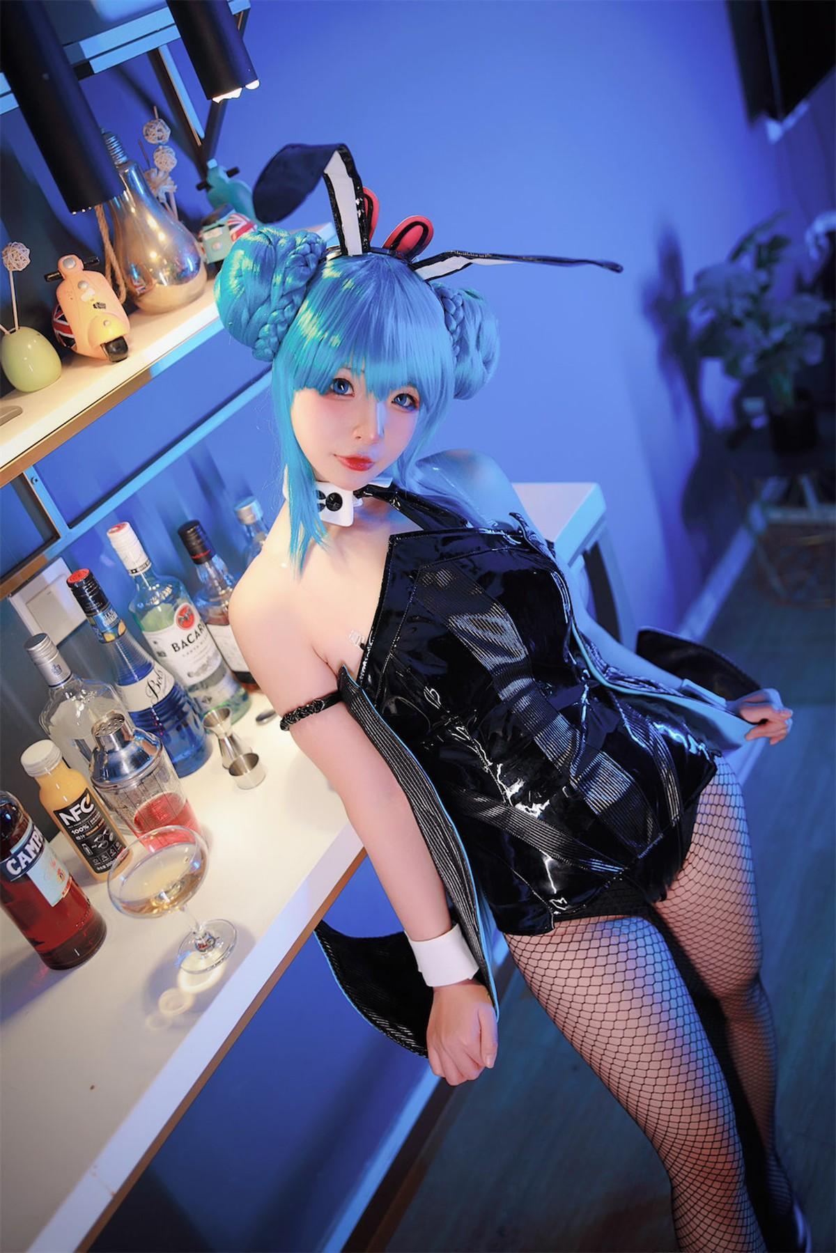 Cosplay Yuuhui玉汇 初音黑兔(2)