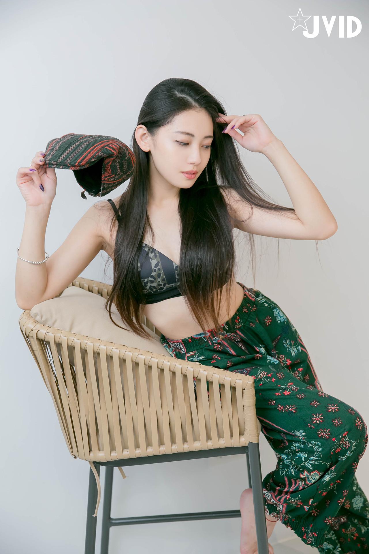 JVID 夏暮光 – 私底下穿著就讓人喜歡的性格美女 Set.01(2)