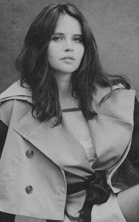 Felicity Jones Hmh4Xnyg_o