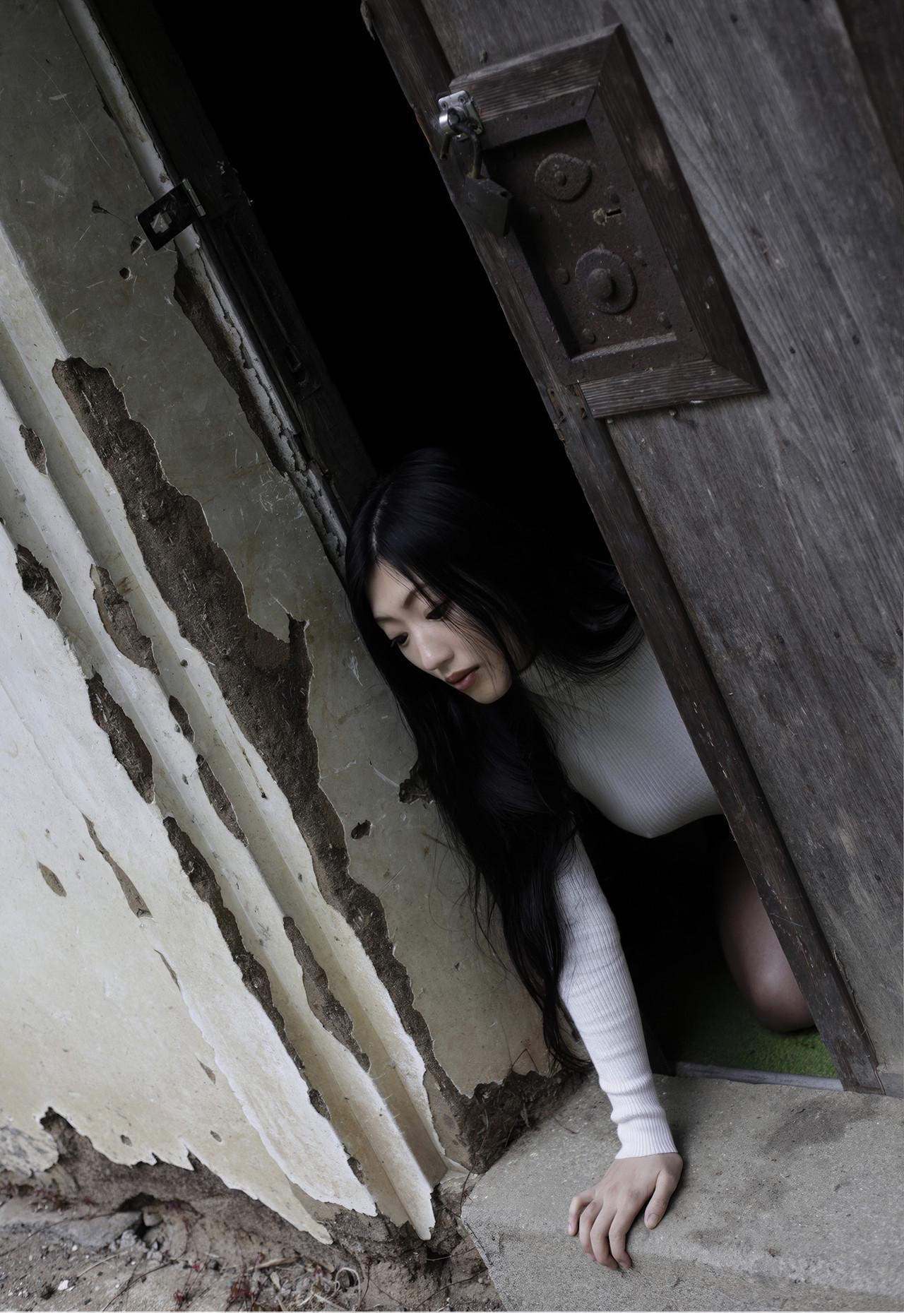 Mitsu Dan 壇蜜, デジタル写真集 蔵のなかの・・・ Premium Archive(3)