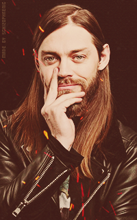 Tom Payne Q1zhImiX_o