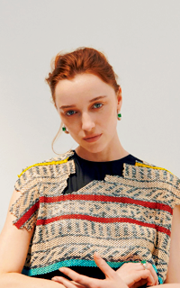 Phoebe Dynevor QvoOm5wj_o