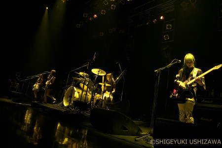 SCANDAL LIVE TOUR 2013「SCA wa Mada Honki Dashitenai Dake」 Q2Gh2ujK_o