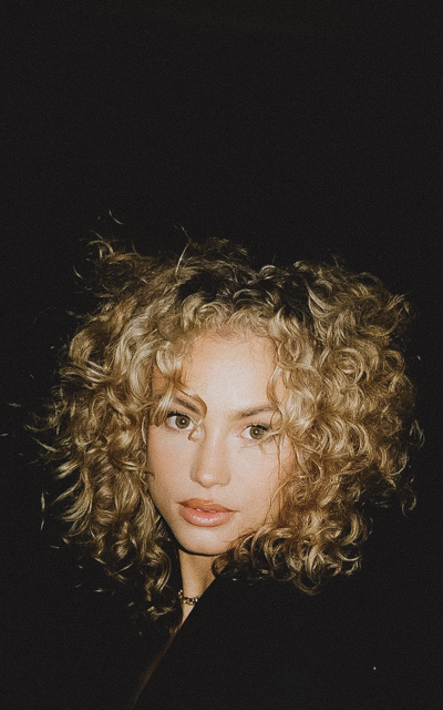 Rose Bertram 1vkc2uIt_o