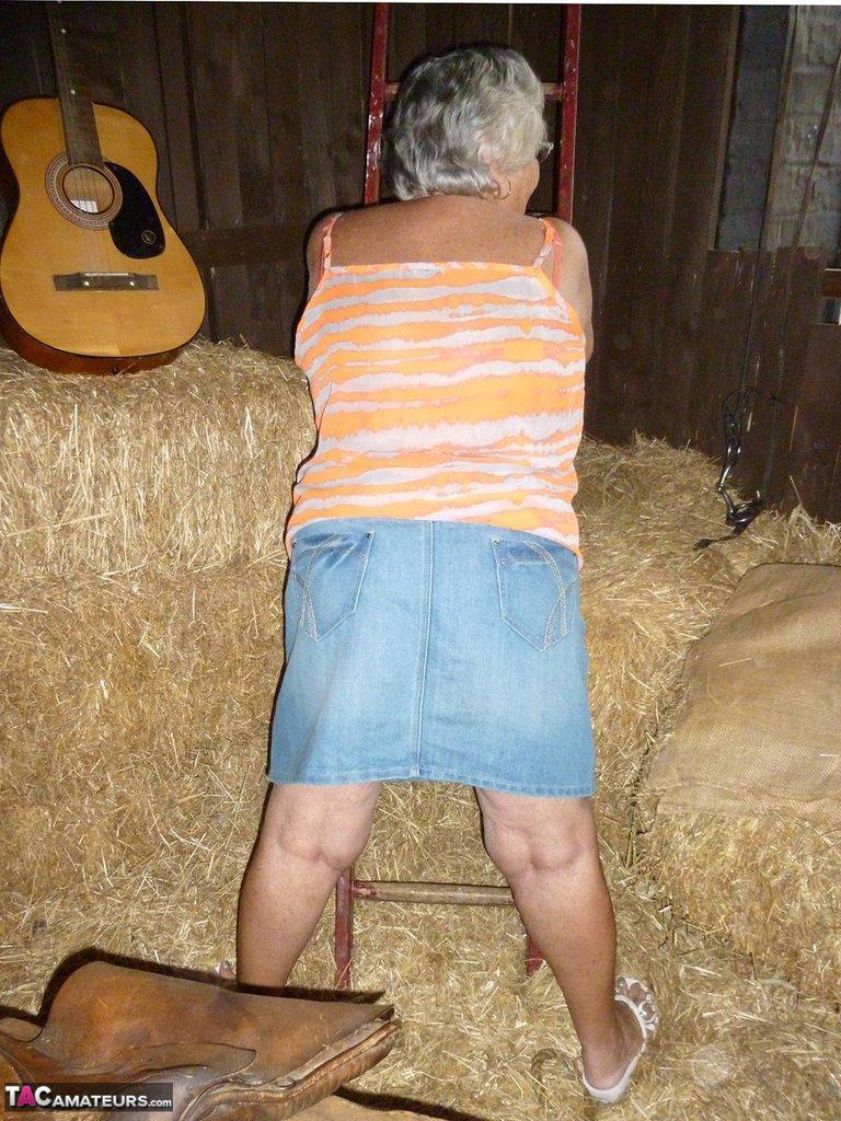 Fat oma Grandma Libby gets naked in a barn while playing acoustic guitar(3)