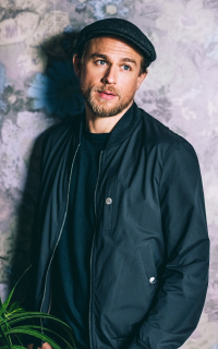 Charlie Hunnam 8WrhVTGY_o