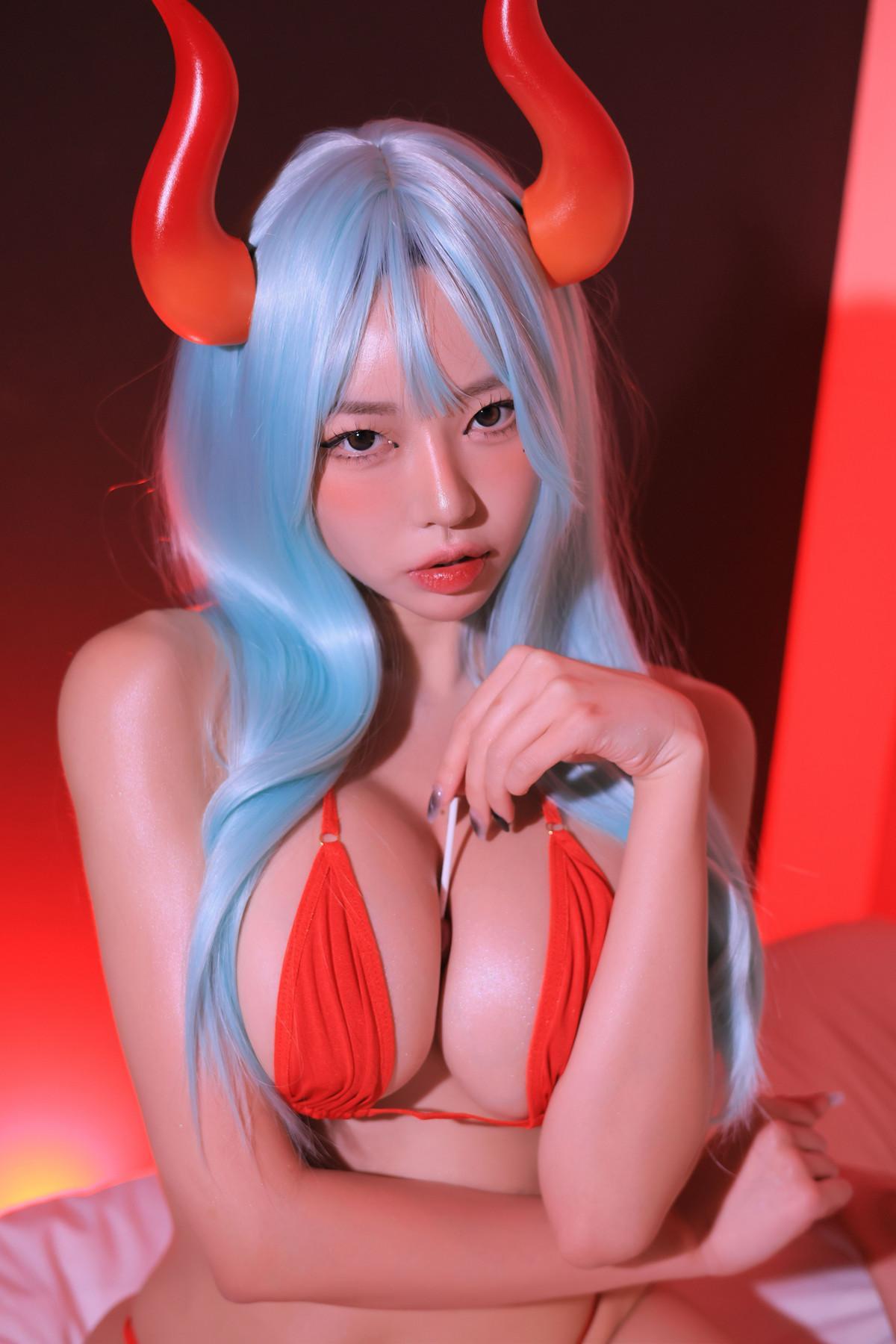 Dongeuran 동그란, PhotoBook 「Red Succubus」 Set.04(29)