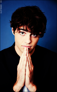 Noah Centineo Fm4q2sKj_o