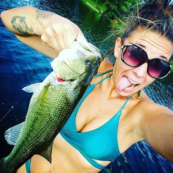 GIRL FISHING FHNuaqnS_o