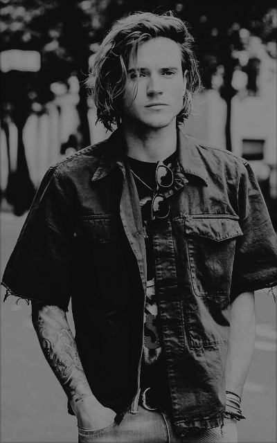 Dougie Poynter XGXR8uZ3_o