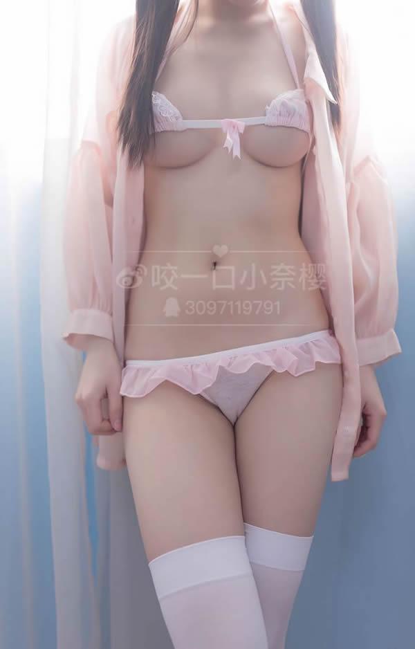 极品萝莉网红咬一口小奈樱粉色睡衣无圣光套图(14)