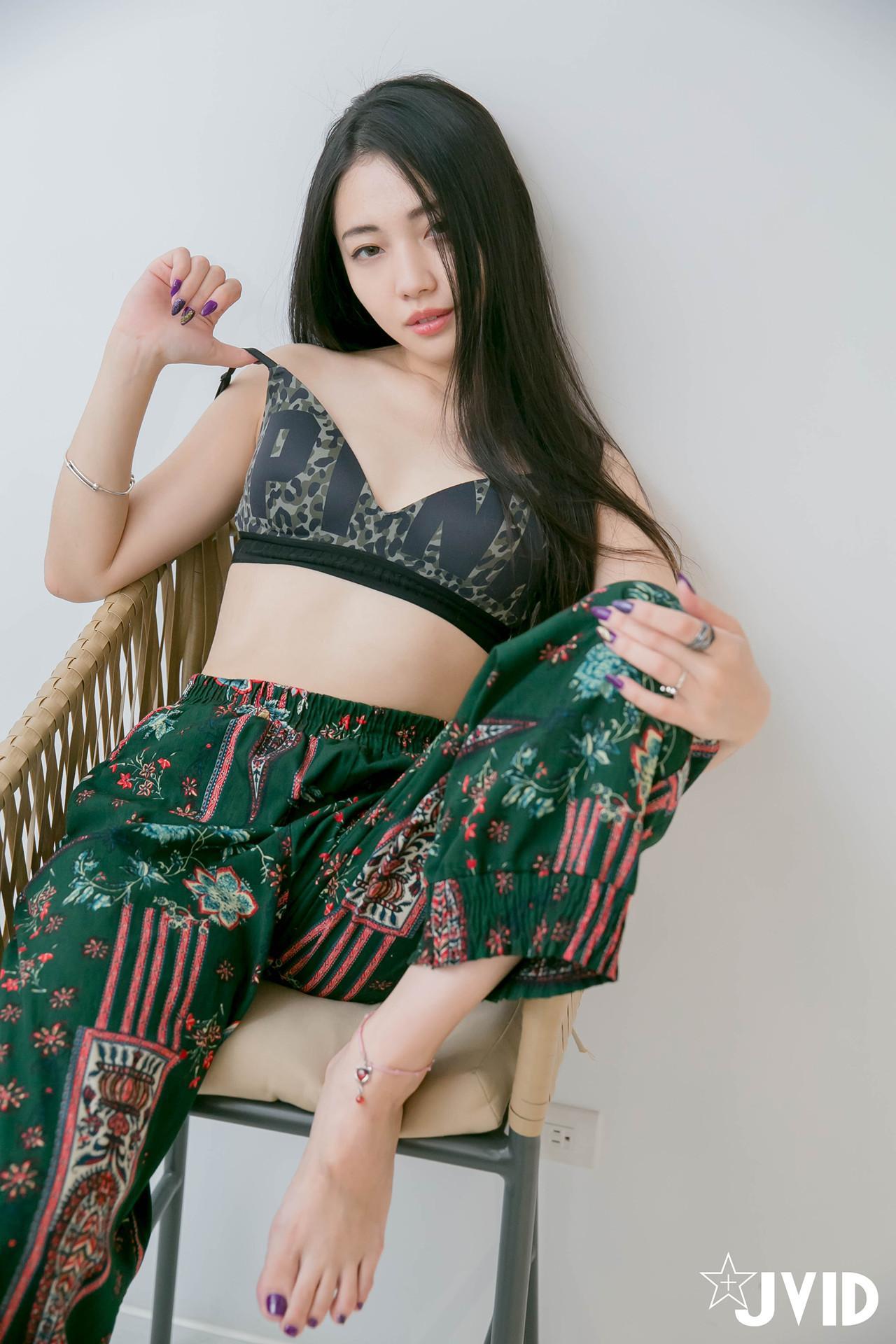 JVID 夏暮光 – 私底下穿著就讓人喜歡的性格美女 Set.01(21)